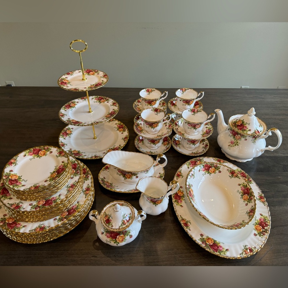 Royal Albert 50 pc Old Country Roses Dinnerware